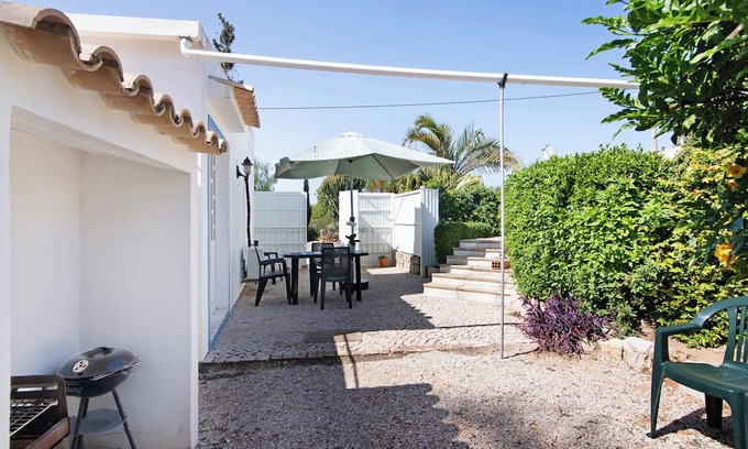 Colmeal Apartamento | Studio Apartment 'Holiday Home Medronhal Faro' with Mountain View, Wi-Fi and Air Conditioning