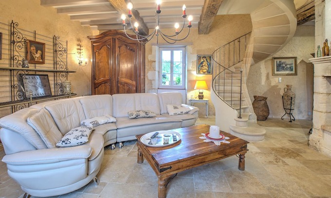 Neuvic Cabaña | Cottage 'Moulin De Villeverneix' with Private Garden, Wi-Fi and Air Conditioning