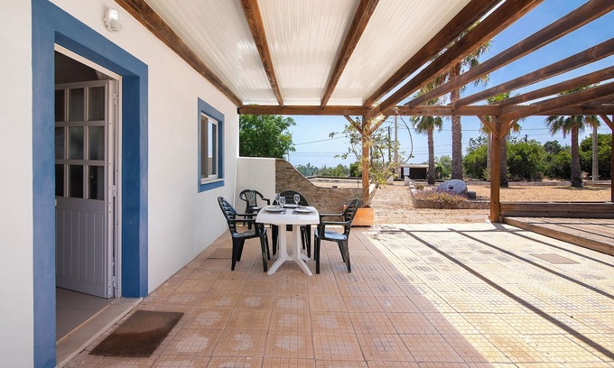 Colmeal Casa | Holiday Home 'Medronhal Faro' with Mountain View, Wi-Fi and Air Conditioning
