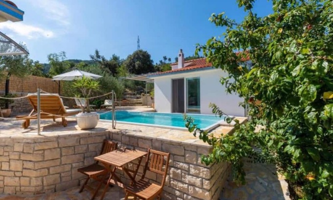 Dracevica Casa | Serene Retreat with private Pool on Brac Island