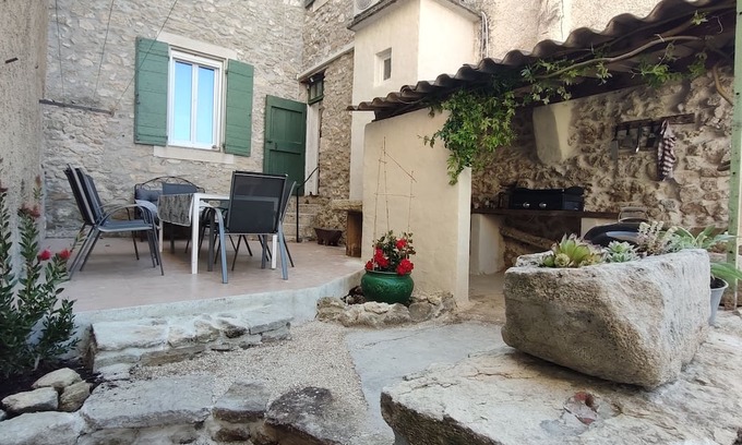 Malemort-du-Comtat Casa | Vrbo Property