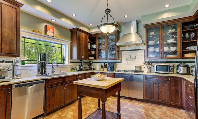 Gardiner Casa | Gateway to the Gunks: Winery Walks & Rock Walls