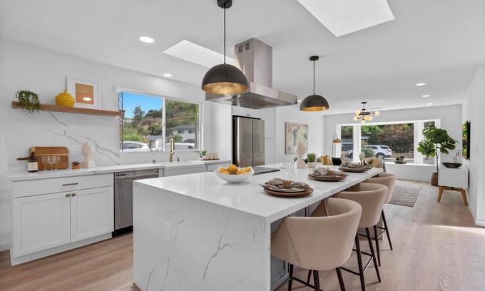 Allied Gardens Casa | San Diego Canyon View Cool House