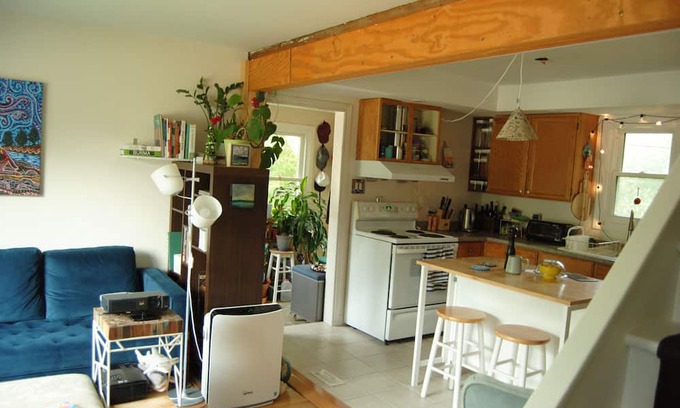 Kingston Casa | Bee happy house central to Kingston and near historical Portsmouth Village