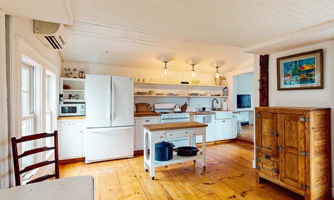 South Bristol Casa | Tranquil Riverfront Homes with Rustic Charm and Modern Comforts