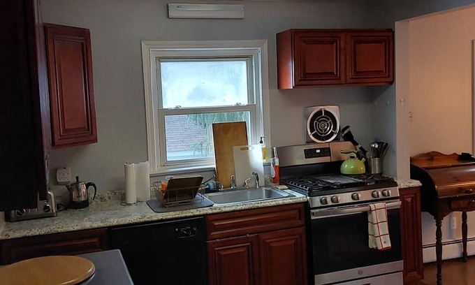Pearl River Casa | Charming cape 30 minutes drive from New York City