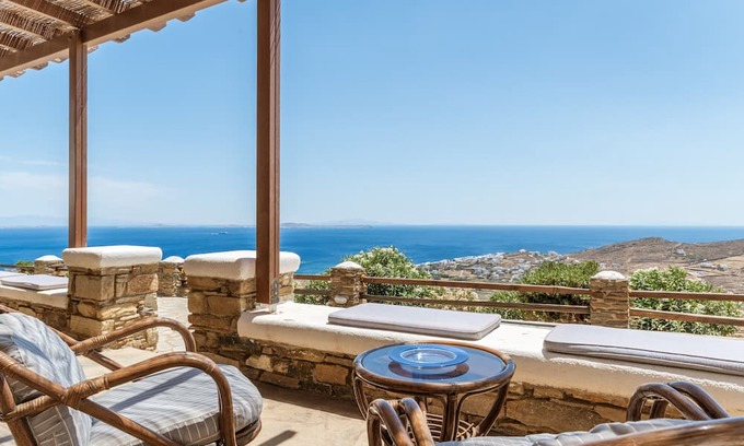 Agios Ioannis Casa | Holiday Home 'Aegean'stop View' with Sea View, Private Garden and Wi-Fi