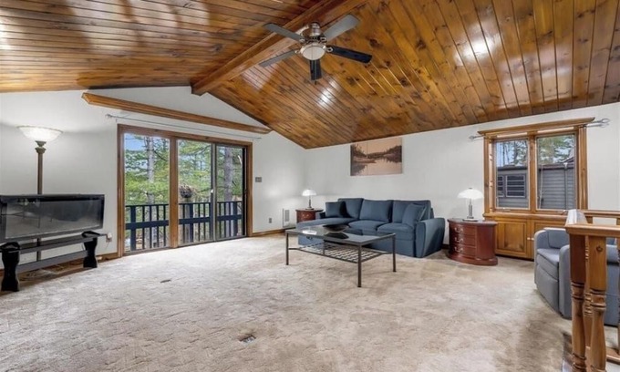 Washago Cabaña | Beautiful cottage with river access in Washago