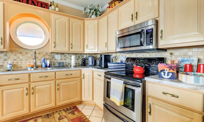 Theodore Casa | Waterfront Vacation Rental: 9 Mi to Dauphin Island