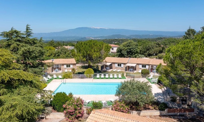 La Roque-sur-Pernes Casa | Traditional stone cottage in Provence