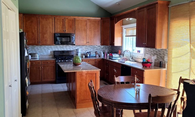 Hartford Casa | 2 story home on the outskirts of Hartford minutes from Women's US Open.