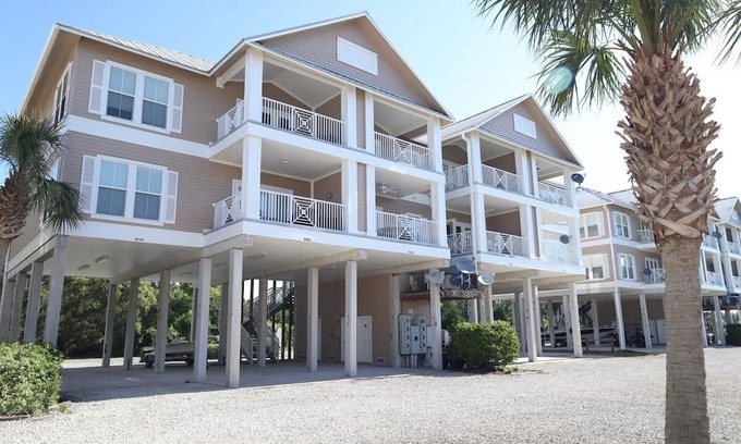 Horseshoe Beach Condominio | Latitude Adjustment F103 Horseshoe Beach Getaway on the First Floorn