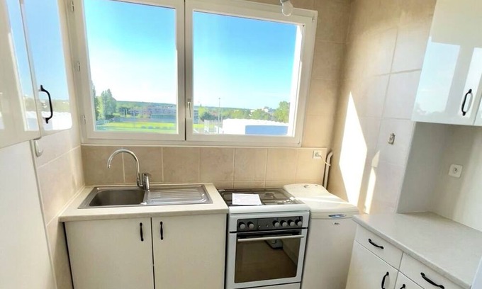 Chatou Apartamento | Vrbo Property