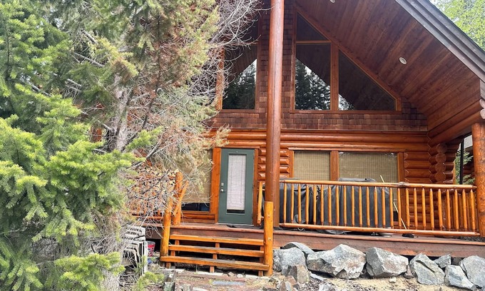 East Kootenay Cabina | Cozy & Quiet cabin for a family