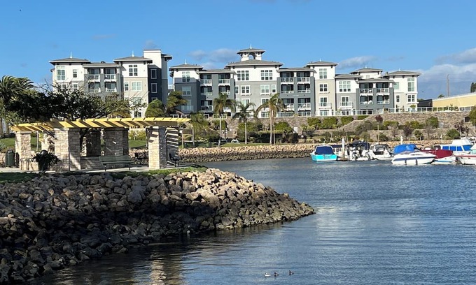 Channel Islands Casa | Drive-on Island California home