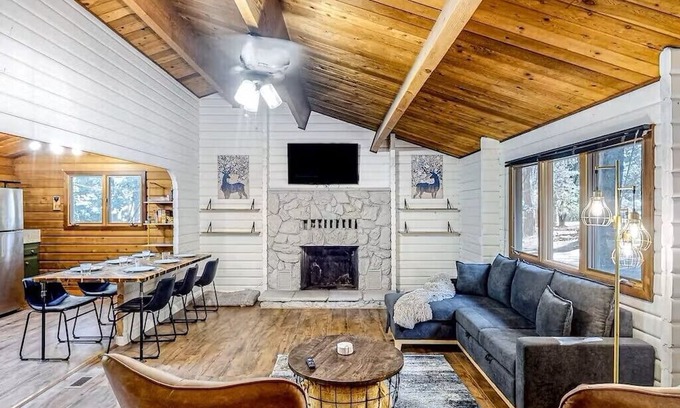 Cedar Ridge Cabina | Rollins Lake Getaway. 5 minutes to the lake! Great getaway for the family!