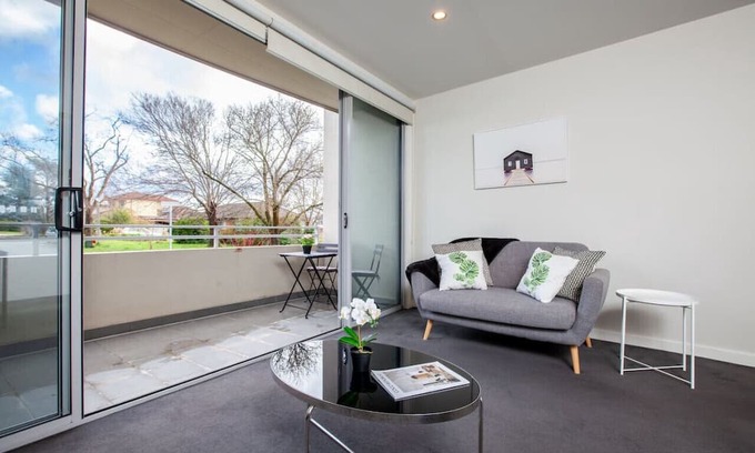 Curtin Apartamento | Modern Convenience 2bd 2bth at Curtin