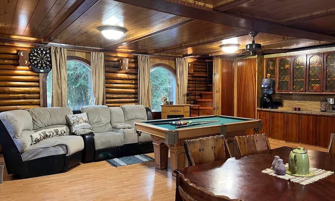 Rawdon Casa | Rustic Chalet