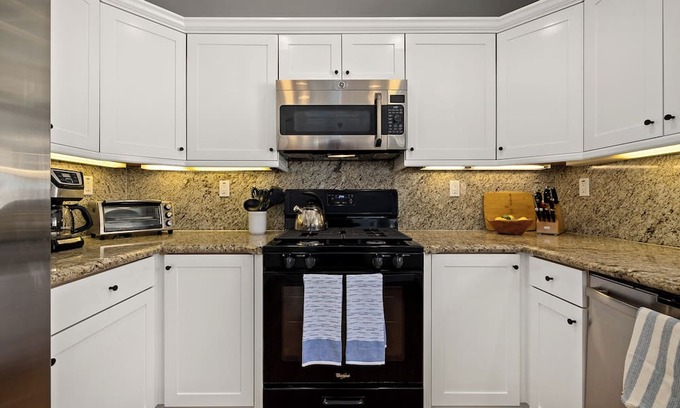 North Redondo Casa | Endless Summer! 3B/2.5BA Bright & Comfortable Home
