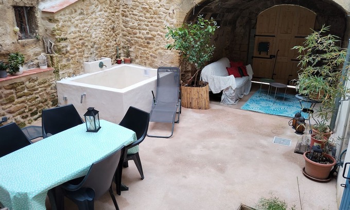 Remoulins Casa | Maison de Village à Deux pas de la Rivière