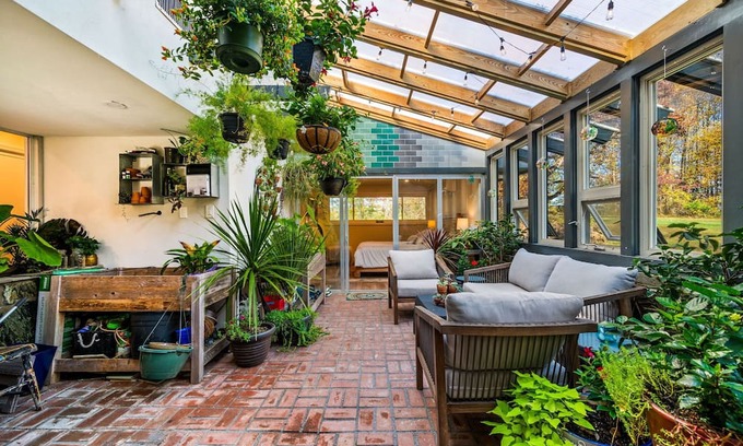 Pottstown Casa | Secluded botanical Oasis