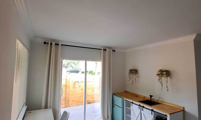 Golden Glades - The Woods Apartamento | Comfortable retreat very centrally located in a quiet Neighborhood