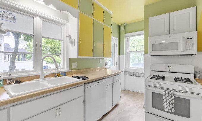 Lower Burns Park Casa | Unique Charmer: Outdoor Space & More near UM
