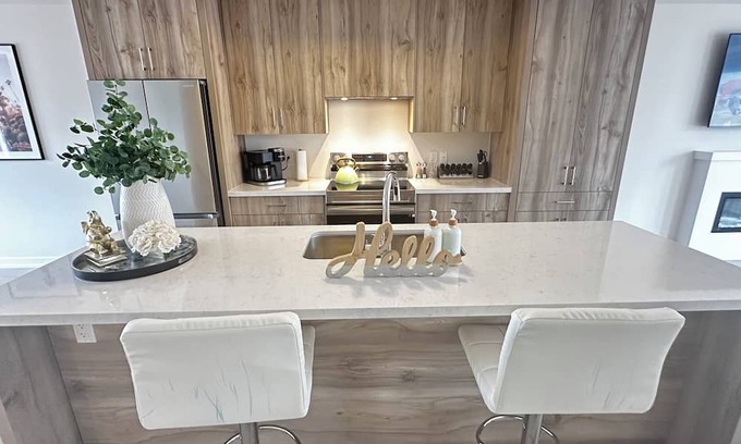 Oakville Casa | Spacious Newly Built 4BR Townhouse in Oakville