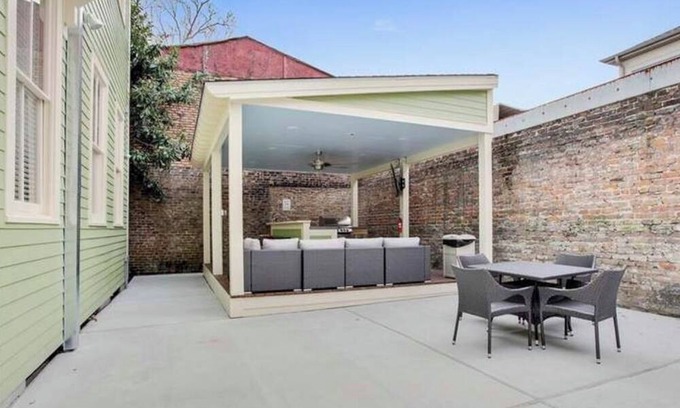 Faubourg Livaudais Casa | The Retreat NOLA - Stylish Modern Home Steps from St. Charles