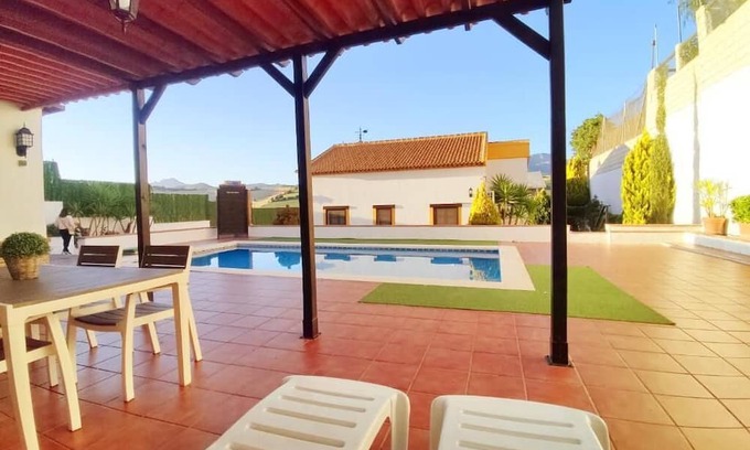 Casabermeja Casa | Holiday Home 'Country House' with Mountain View, Wi-Fi and Air Conditioning