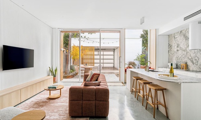 Parkside Cabaña | Urban Oasis: Luxurious 2 bedroom cottage close to the CBD