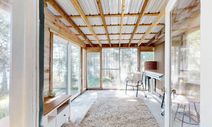 Anacortes Casa | Charming, ocean view retreat with washer/dryer & private beach access