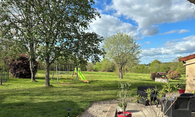 Saint-Bonnet-Troncais Casa | Maison de Campagne 2 Personnes au Calme, Forêt de Tronçais. Animaux Acceptés