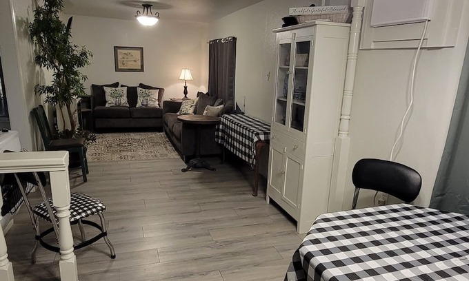Carroll County Cabaña | Pickens Place Cheerful, Cozy Cottage
