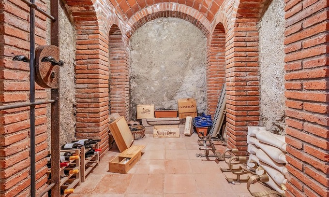 Argentona Casa | Look forward to this spacious and special stone villa with pool.
