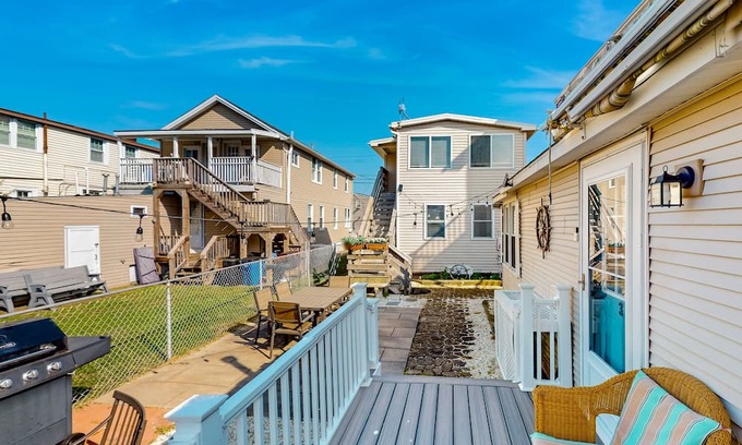 North Wildwood Cabaña | Charming single-level escape with shared patio, grill, full kitchen, & AC
