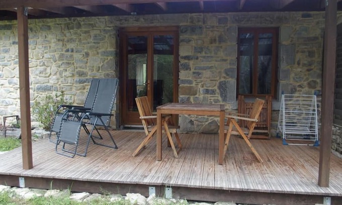 Montjay Apartamento | Apartment 'Bois D'estève' with Mountain View, Private Terrace and Wi-Fi