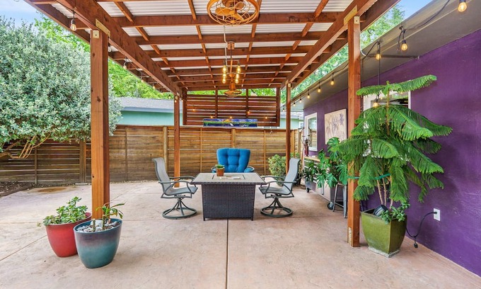 West Sacramento Casa | Spacious, well-appointed home with private oasis backyard. Centrally located.