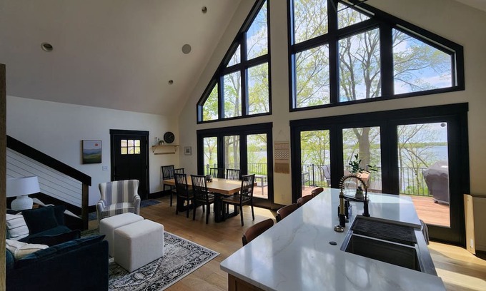 Faribault Cabina | Lake house with stunning views of Roberds Lake year round!