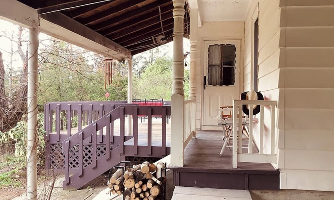 Germantown Casa | Bohemian Glow, this cozy home is surrounded by birds and a wildlife habitat.