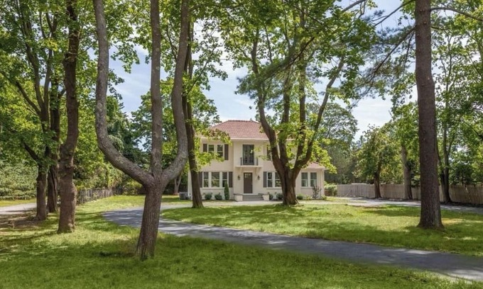 Center Moriches Casa | Family Friendly “Ocean Nest”