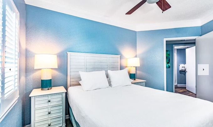 New Smyrna Beach Complejo | Coconut Palms Beach Resort II - New Smyrna beach on the beach June 7th-14th only