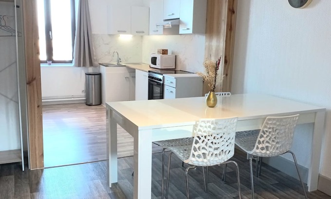 Remiremont Apartamento | Appartement Les Iris, au Calme, Proche du Centre-ville