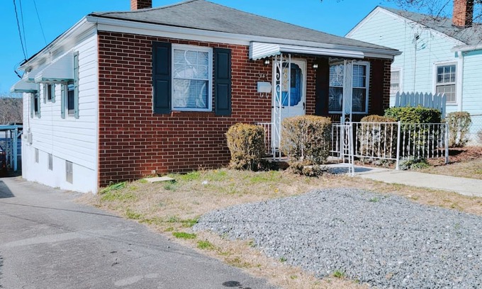 Mount Airy Casa | Retro Cozy Home Away from Home 2 bedroom home just outside downtown Mayberry