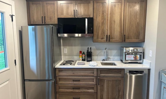 Duluth Apartamento | RiverWest Waterside - Beautiful 2 BR pet friendly home at the base of Spirit Mtn.