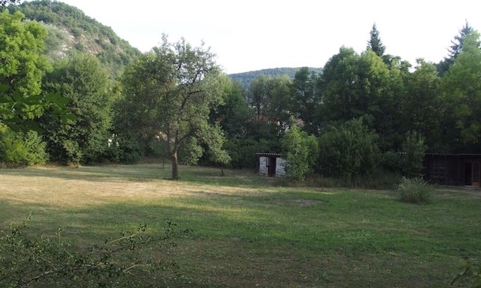 Montjay Casa | Holiday Home 'Chalet Du Bois D'estève' with Mountain View, Shared Terrace and Wi-Fi
