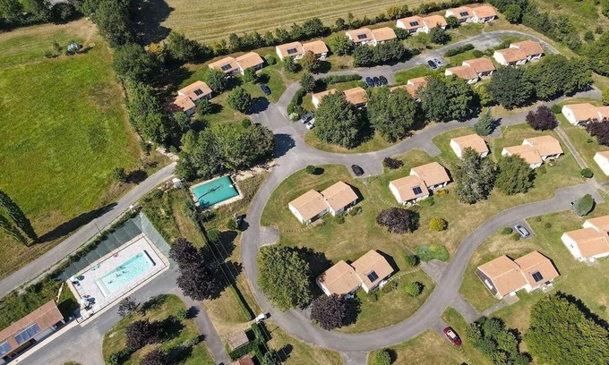 Prailles Alquiler De RV | Serene Lakeside Retreat with Heated Pool, Nature Activities & Lake View