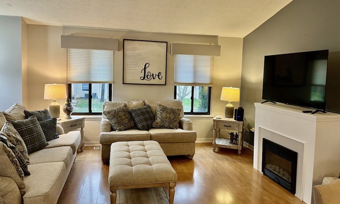 West Henrietta Casa | Cozy raised ranch in West Henrietta