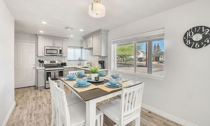 Coronado Casa | Phoenix Retreat, Main House and Casita, Sleeps 8