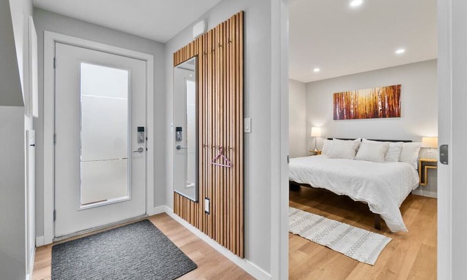 East Hill Condominio | Urban Retreat: 2-BR Suite in Vernon!